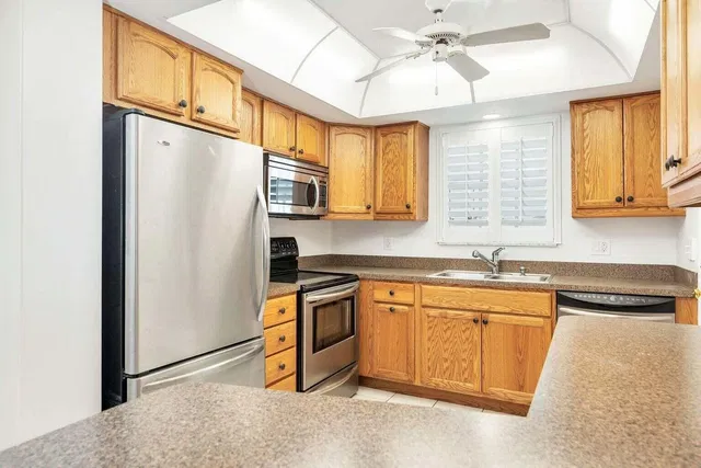  Unit 402 photo 12