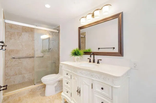  Unit 402 photo 15