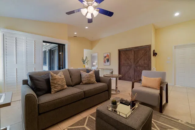 Residence photo 3
