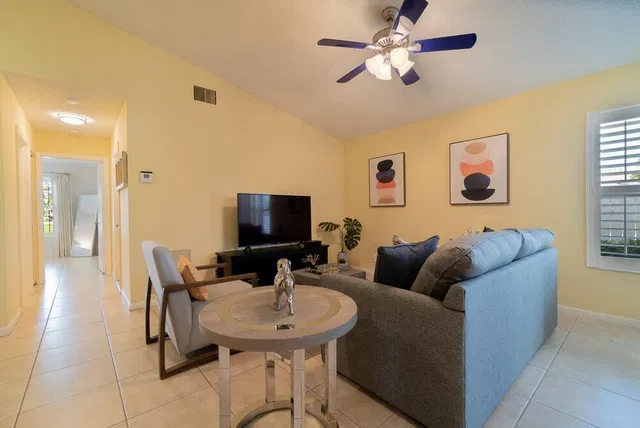 Residence photo 17