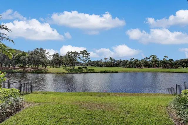 Frenchman's Creek Residence photo 5