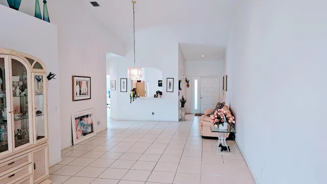 Residence photo 17
