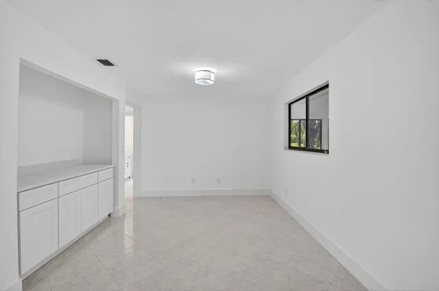 Residence photo 16