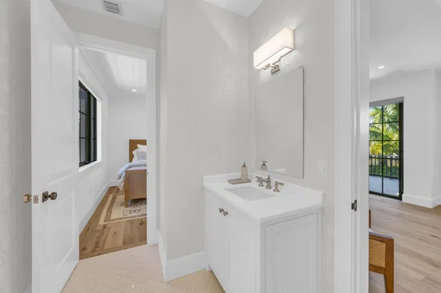 Residence photo 53