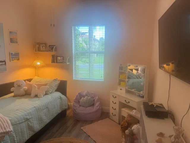 Residence photo 12