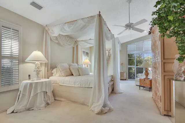 Frenchman's Creek Residence photo 38