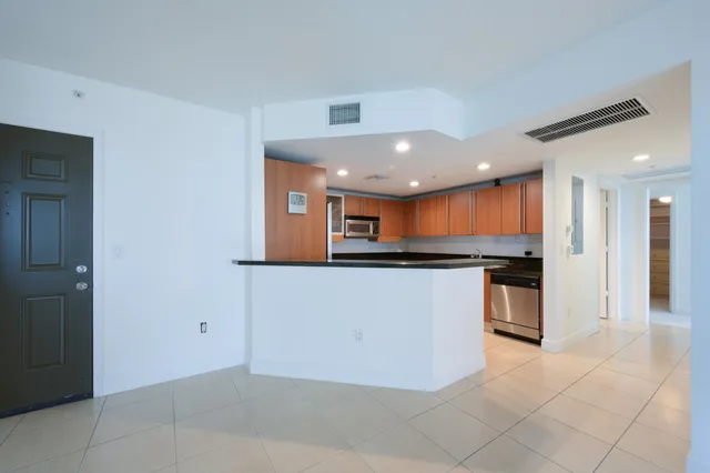 610 Clematis Unit 700-702 photo 6