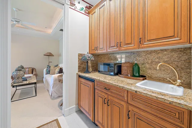 Admirals Cove Residence photo 27