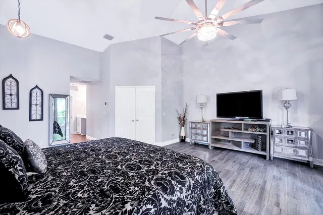 Residence photo 12