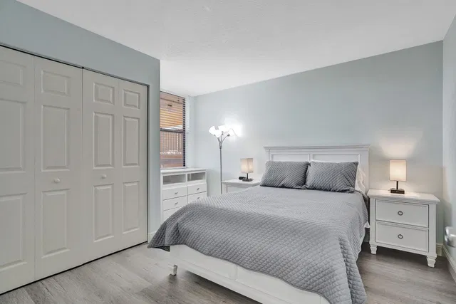 Unit 2304 photo 6