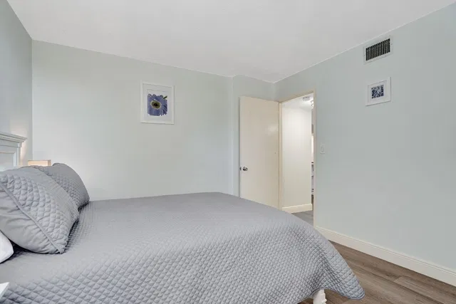 Unit 2304 photo 9