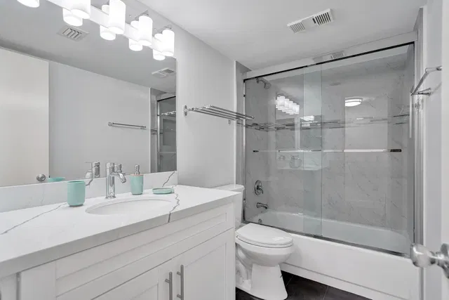 Unit 2304 photo 11