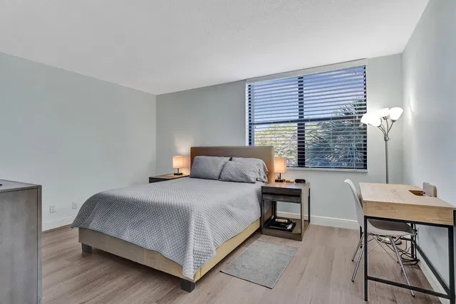 Unit 2304 photo 12