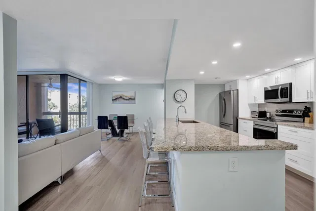 Unit 2304 photo 21