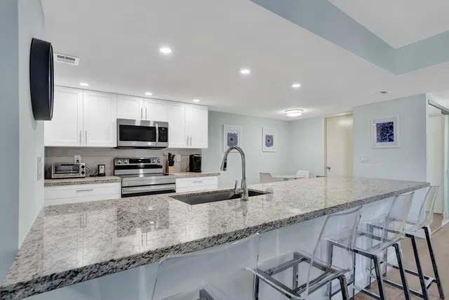 Unit 2304 photo 23