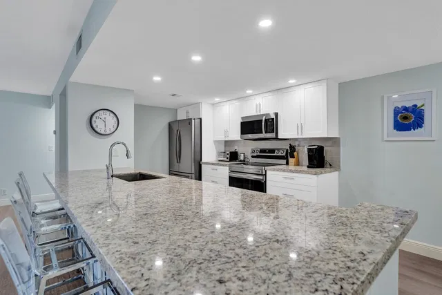 Unit 2304 photo 29