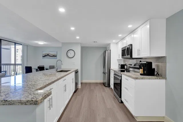 Unit 2304 photo 31