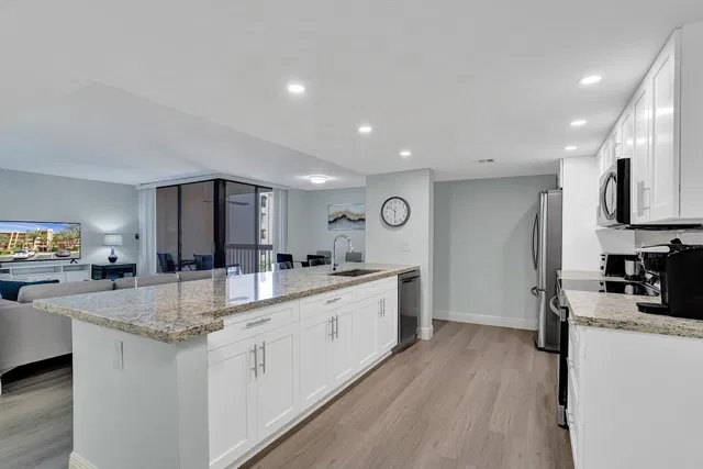 Unit 2304 photo 32