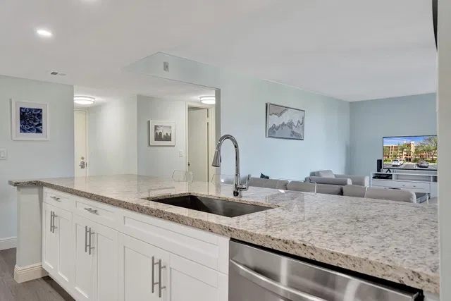 Unit 2304 photo 36