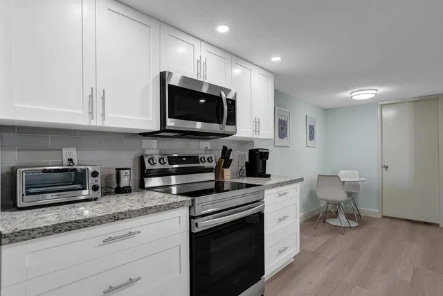 Unit 2304 photo 37
