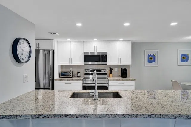 Unit 2304 photo 44