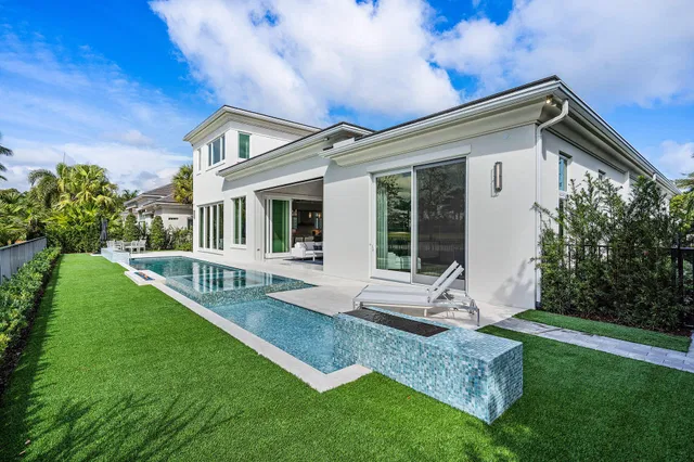 Royal Palm Yacht and Country Club Residence photo 8