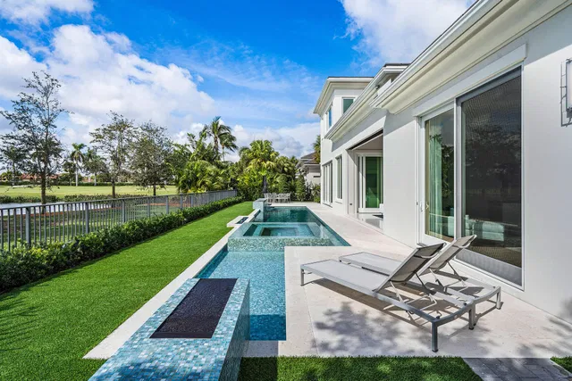 Royal Palm Yacht and Country Club Residence photo 9