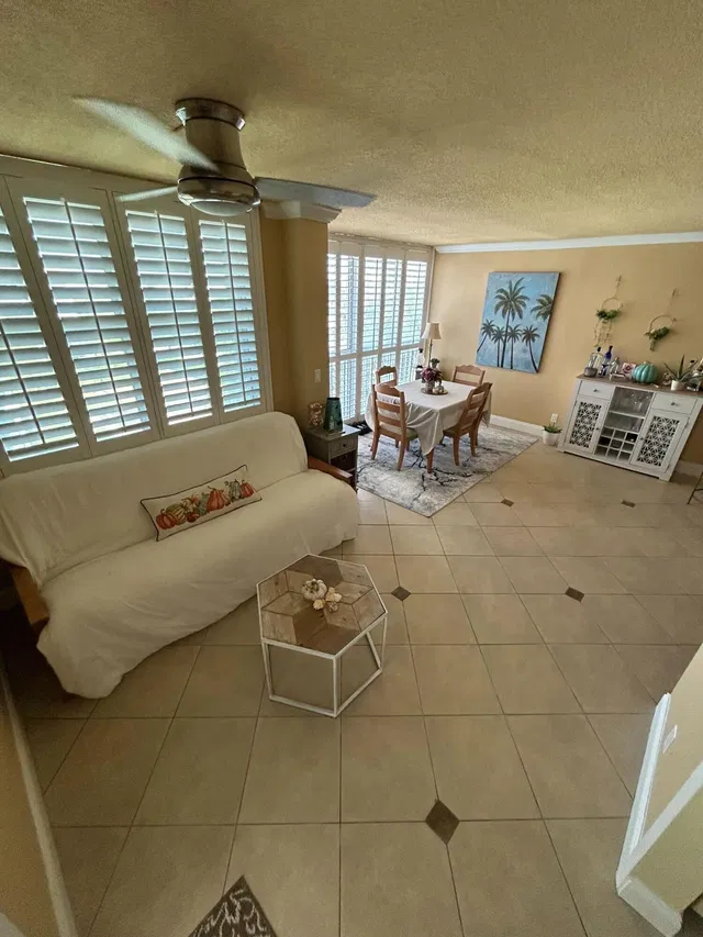Unit 502 photo 2