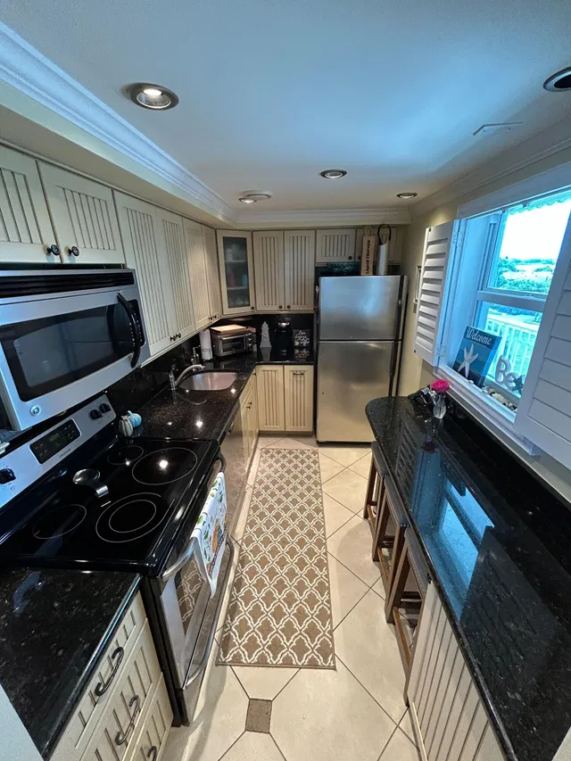 Unit 502 photo 3