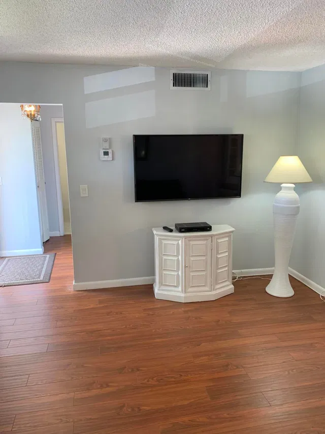 Unit 202 photo 7