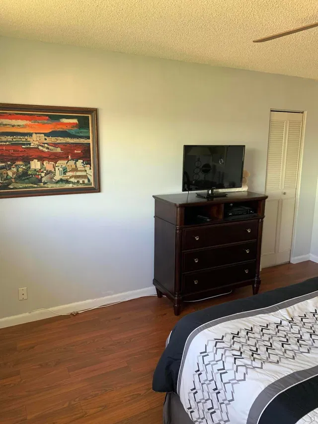 Unit 202 photo 13
