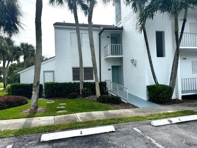 Unit B101 photo 2