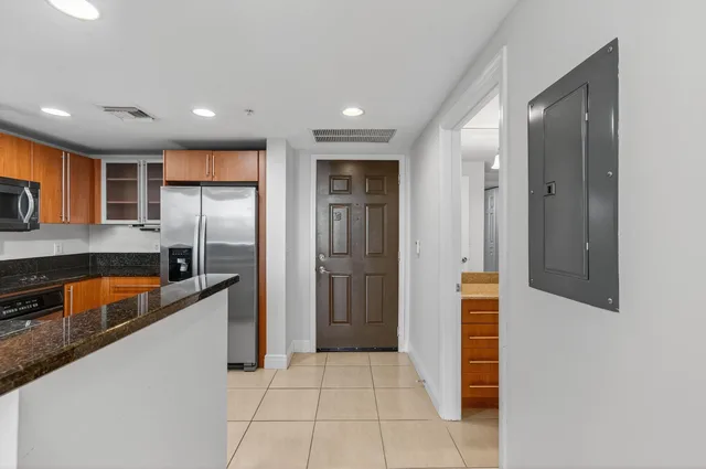 610 Clematis Unit 532 photo 11