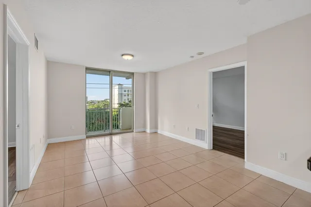 610 Clematis Unit 532 photo 12