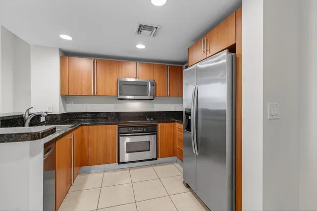 610 Clematis Unit 532 photo 24