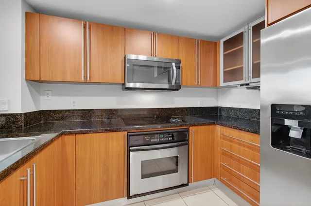 610 Clematis Unit 532 photo 27