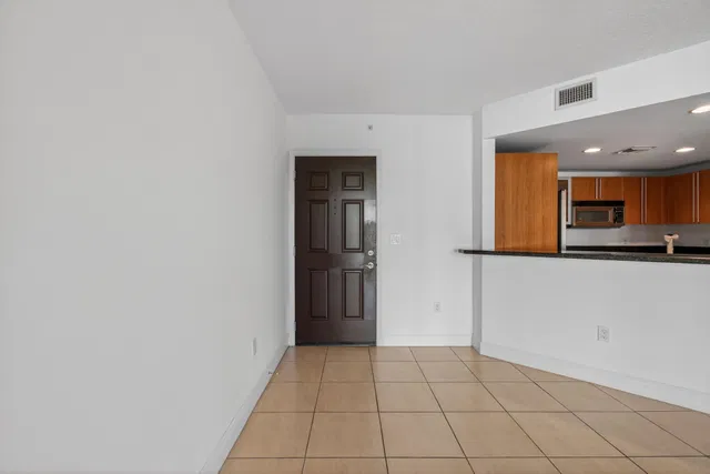 610 Clematis Unit 433 photo 7