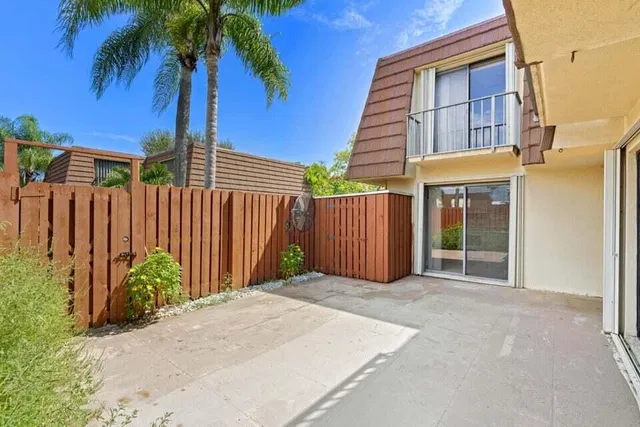 Residence photo 2