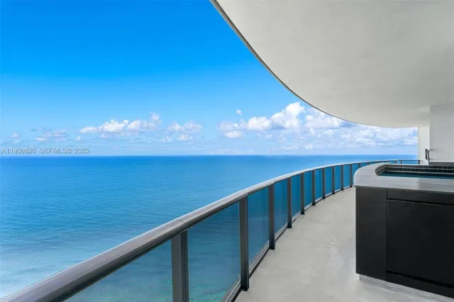 Porsche Design Tower 3205
