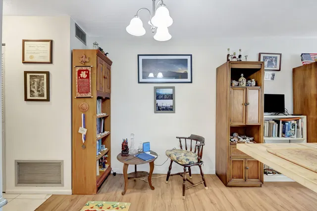 Unit 117-7 photo 11