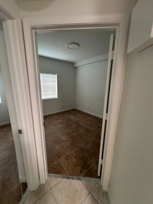 Unit 1311 photo 3