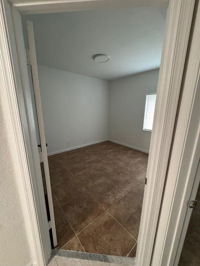 Unit 1311 photo 5