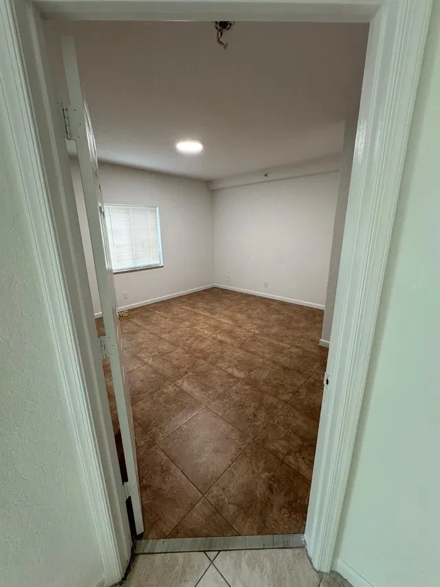 Unit 1311 photo 7