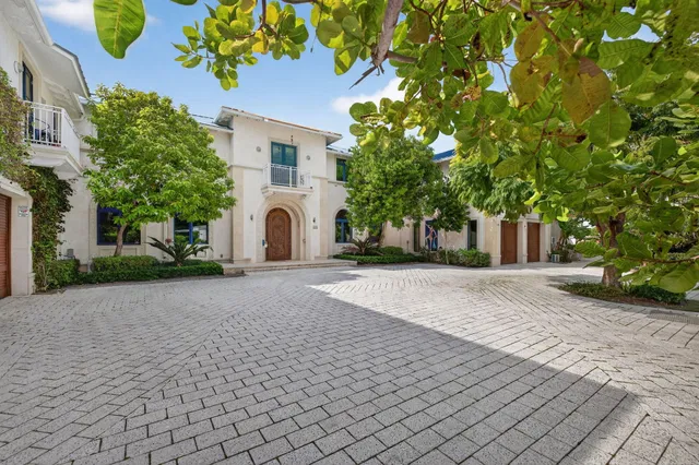 Residence photo 3