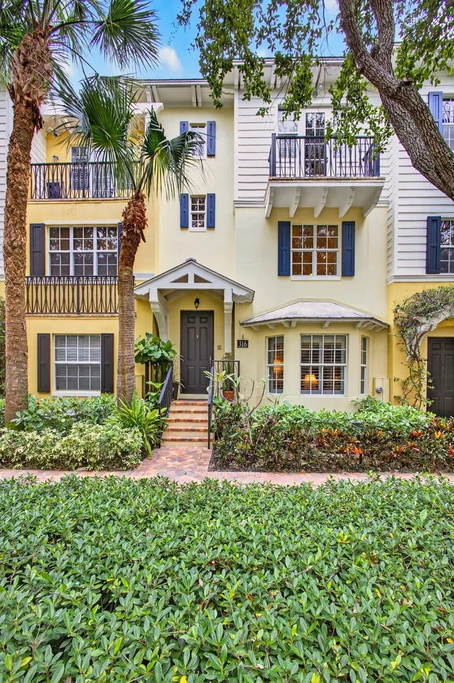 Magnolia Court Residence photo 2