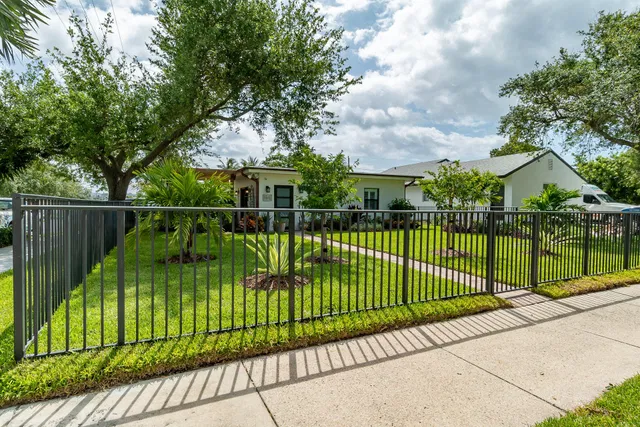 Residence photo 2