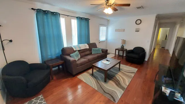 Residence photo 3