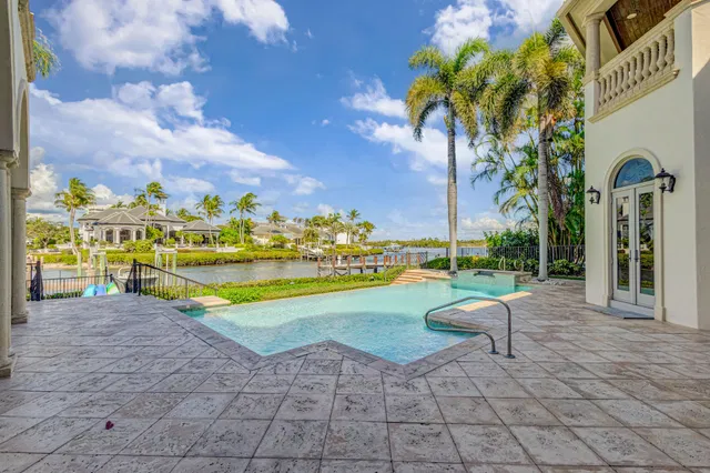 Admirals Cove Residence photo 32