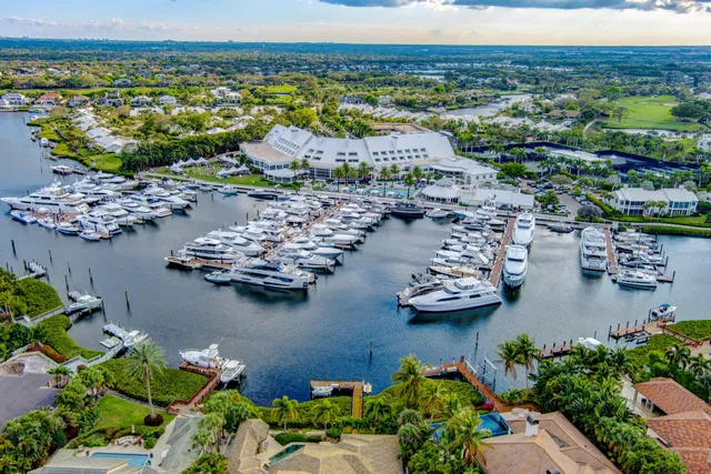 Admirals Cove Residence photo 43