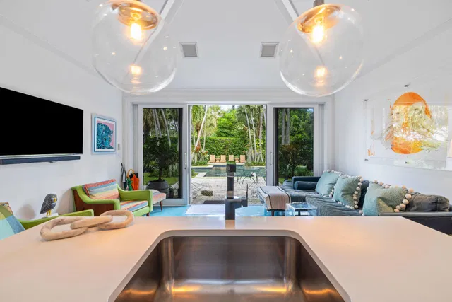 SoSo West Palm Beach Residence photo 11